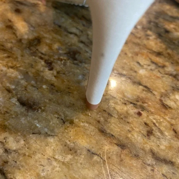 Vince camuto cream heels 5.5 - Picture 4 of 7